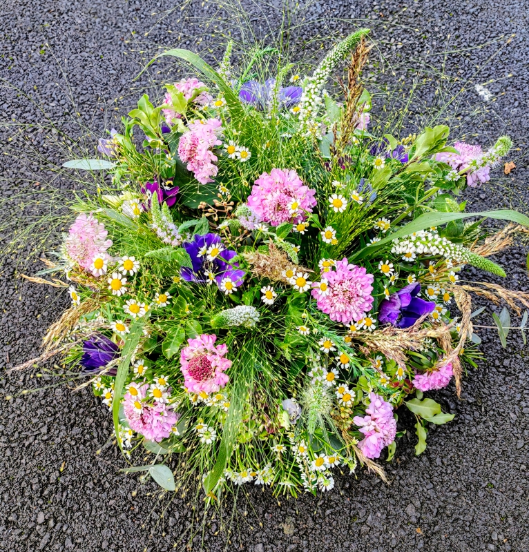 Wild flower posy pad